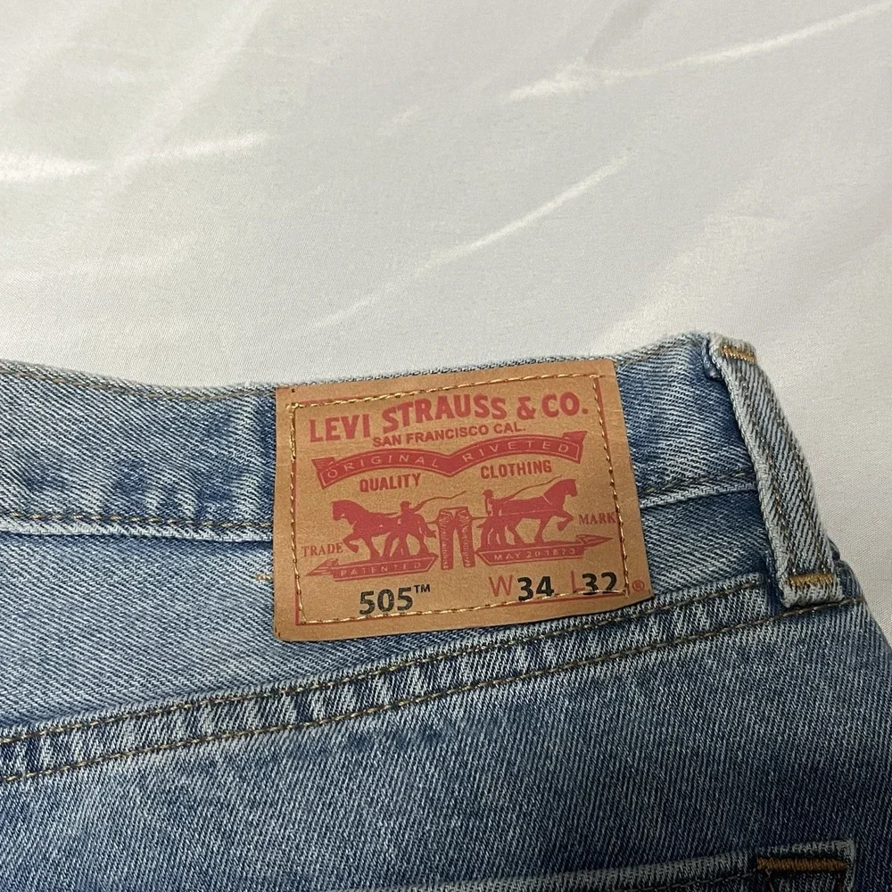 Y2K Levi's 505 Jeans Men's FITS Size 32x32 Grunge Med Wash Straight Leg